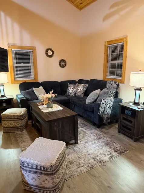 Kay’s Mill Country Charmer - Image 1