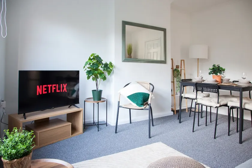 Contractor Stay | Liverpool/Sleeps 7/WiFi/Parking - Image 1