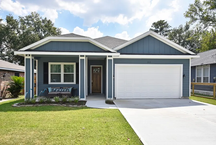 Downtown Tomball-Built in 2025, King Bed, Sleeps 6 - Image 1