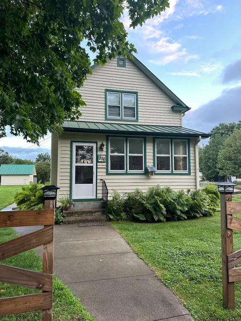 Charming Vintage Home | Short walk to trails, town - Image 1