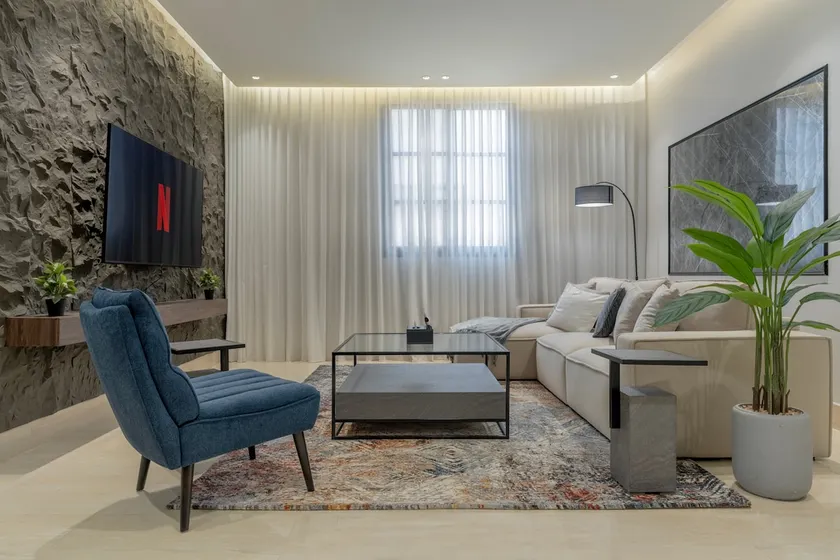 Spacious 3-bedroom penthouse | next to the Exhibition and Convention Center - Image 1