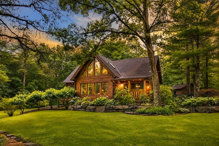 Nordic Spa Log Cabin: Sauna, Cold Plunge & Theater - Image 1
