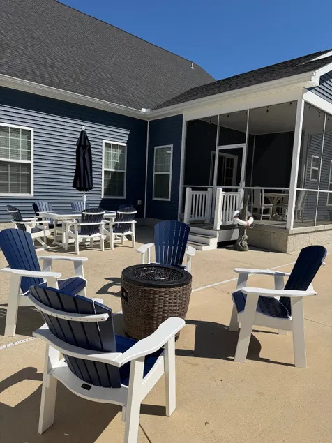 5 min to beach Spacious coastal home, game room - Image 1