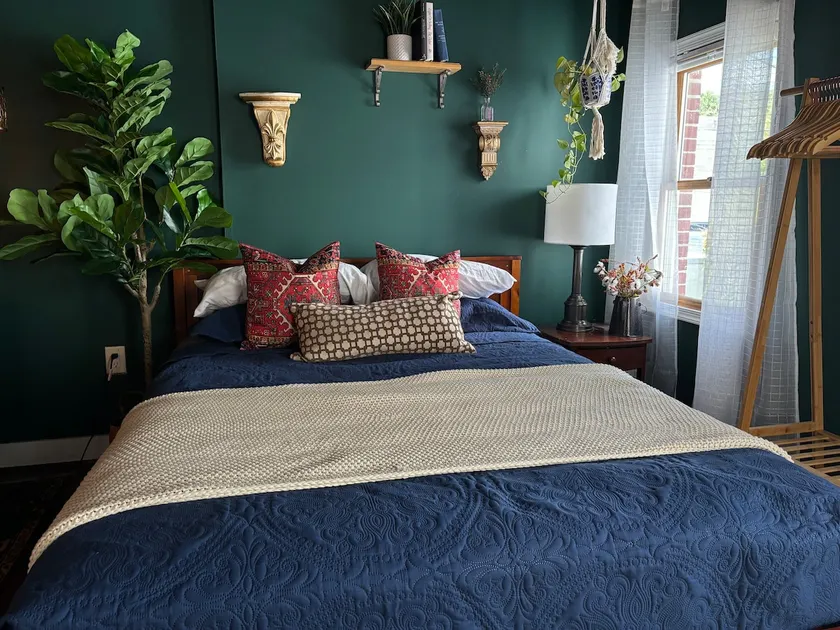 Elegant Green Studio In The Heart of Old Town - Image 1