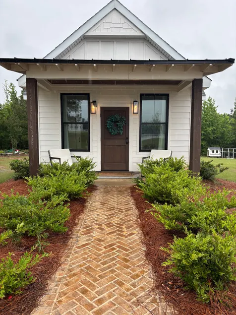 Farmhouse Style Guesthouse - Image 1