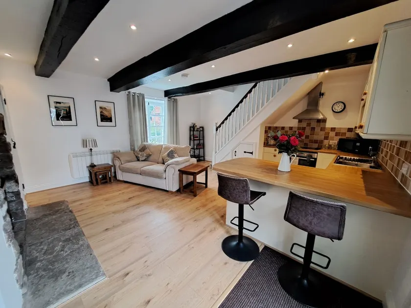 A one bed, cosy cottage - Image 1