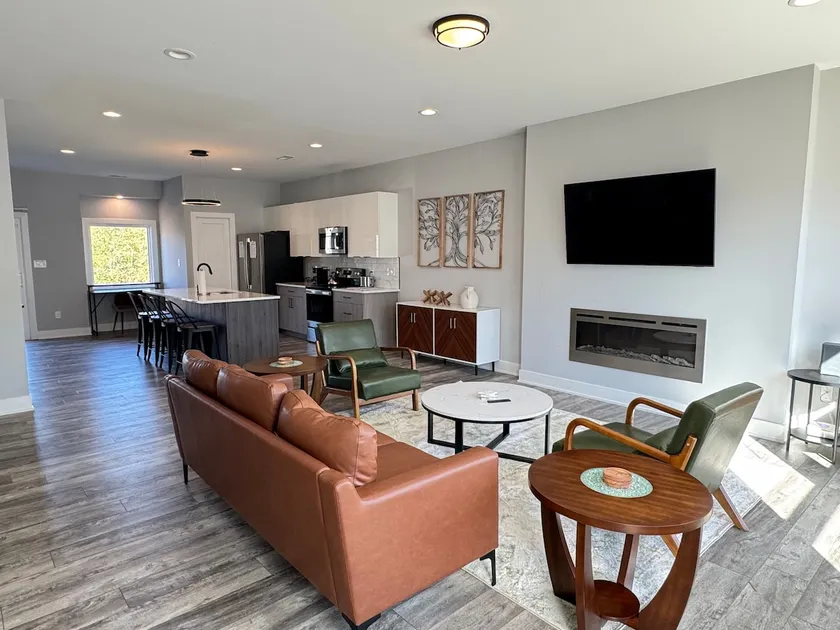 Clean Quiet Luxury near LU and Downtown. - Image 1