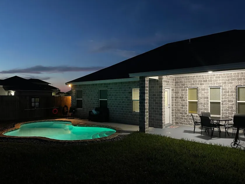 Quiet Cozy Spacious Stay w Private Pool - Image 1