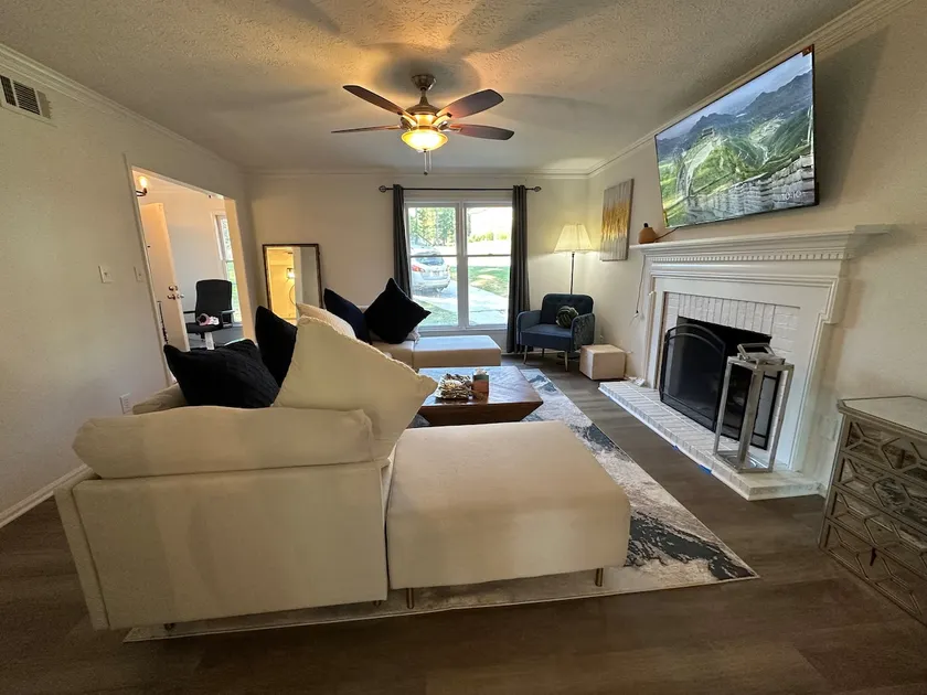 Roswell home.Office Space •Parking •Medium Rent - Image 1