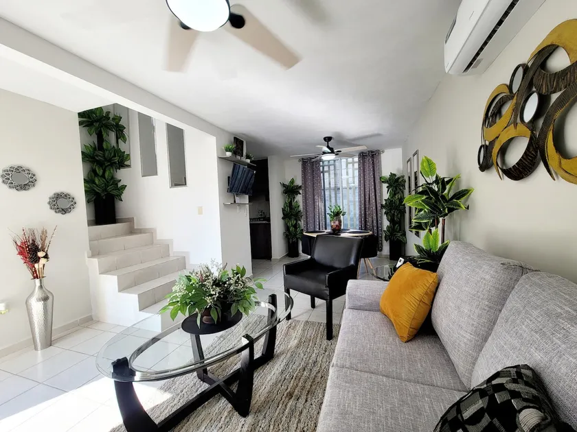 Private 3-bedroom house | Park + airport - Image 1