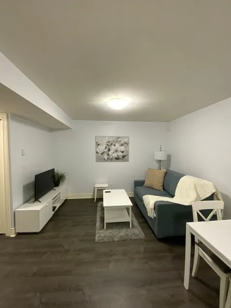 Modern 1-Bedroom Suite in Clayton Heights - Image 1