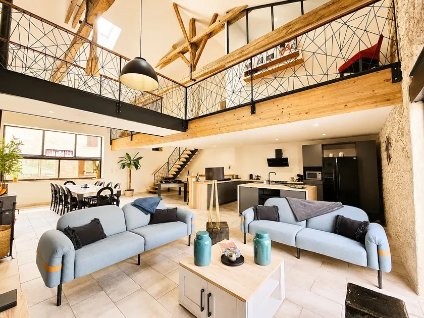 Spacious loft-style house with a pool table - Image 1