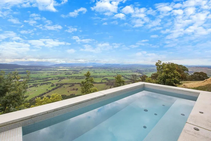 Eyrie, Beechworth - Image 1