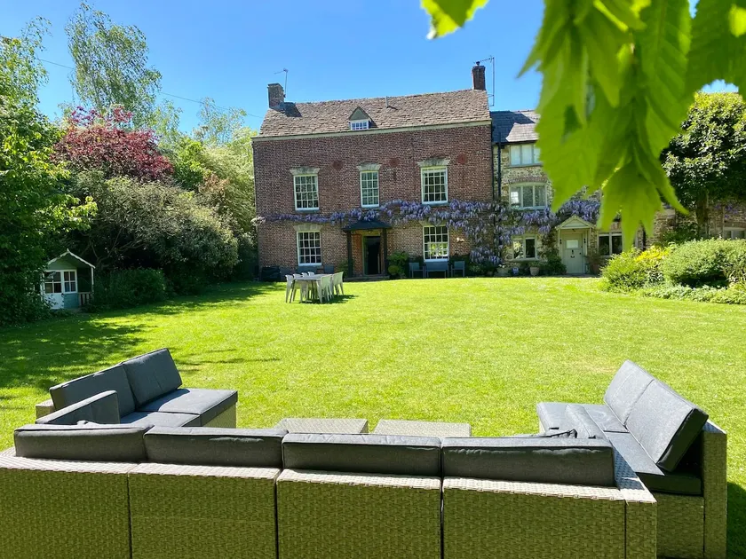 Georgian fronted house near Cotswold Way - Image 1
