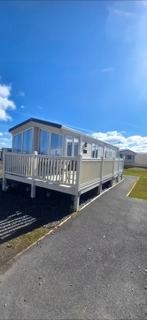 Ava's Sea View Retreat - Image 1