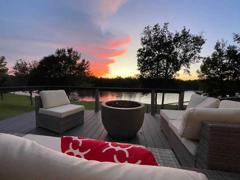 Lakeside Runway Retreat - Image 1