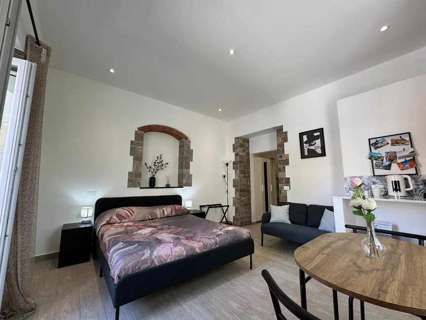 Room in the city center near Station for 5 Terre - Image 1