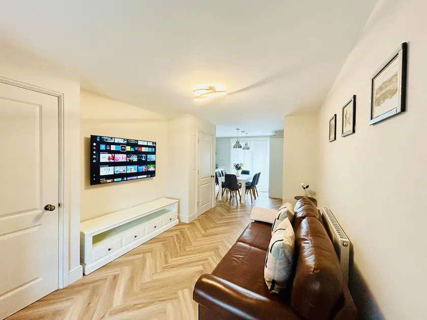 Townhouse with free parking in Bath - Image 1