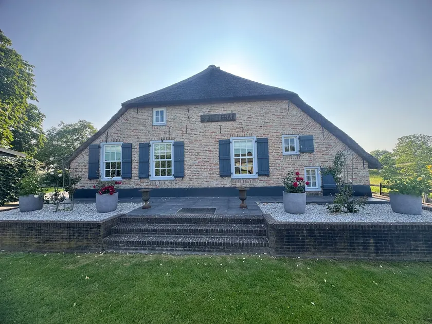 Freestanding farmhouse - Image 1