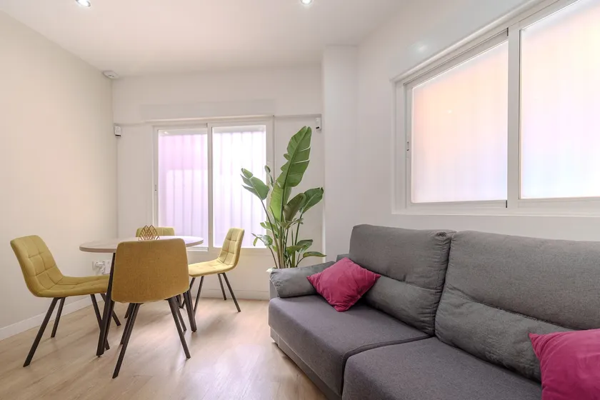 Apartment in La Latina for 6, just a stone's throw from El Rastro. - Image 1