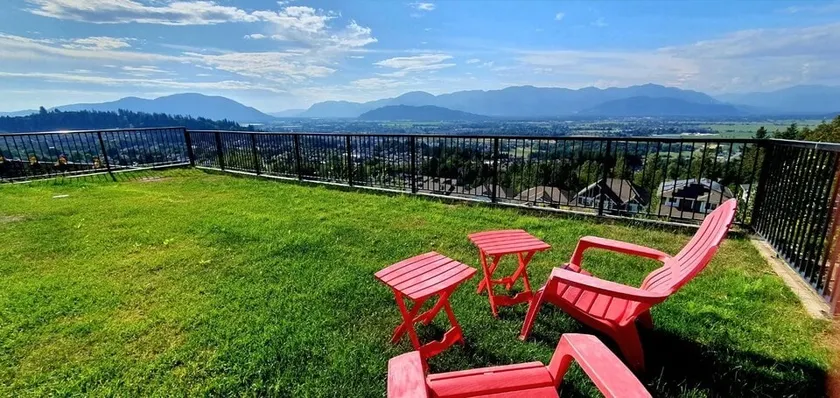 Elevated Horizon Retreat - Image 1