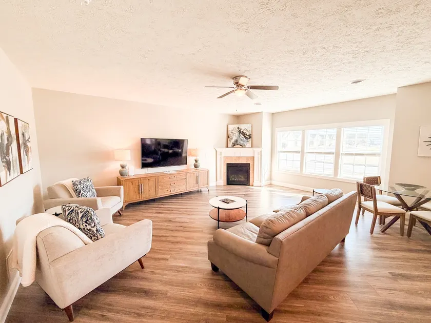 3442 Peaceful Townhouse Steps from Golf and Dining - Image 1