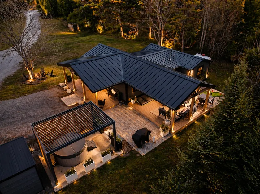Escape to Your Modern Cabin Retreat - Royal North - Image 1