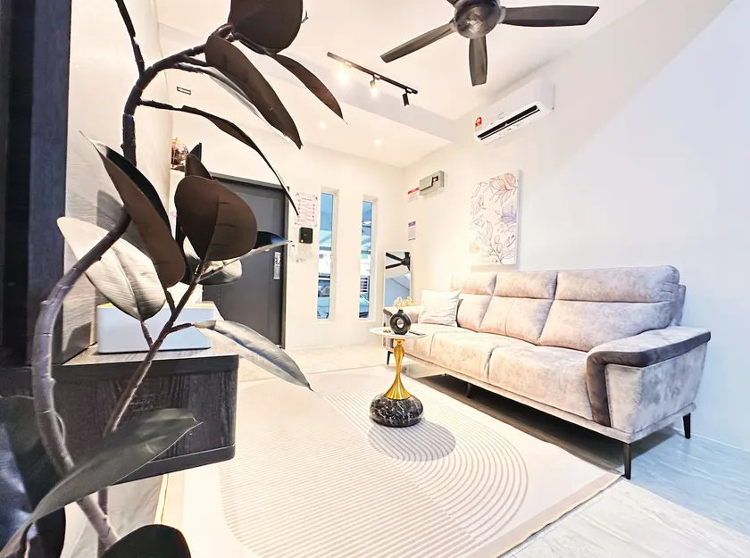 2r1b | Deluxe Family Suite | 8pax | Furong Homestay - Image 1