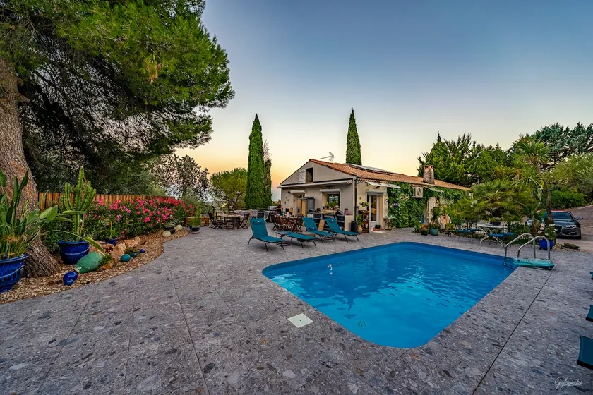 La Perle d'Azur — View & Pool near Grasse - Image 1