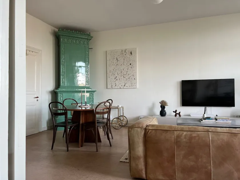Turn-of-the-century 3-roomer with Balcony, walking distance to everything - Image 1