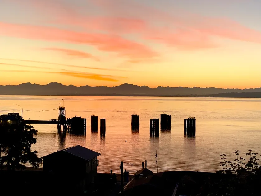 Romantic Possession Sound View Home on Whidbey - Image 1