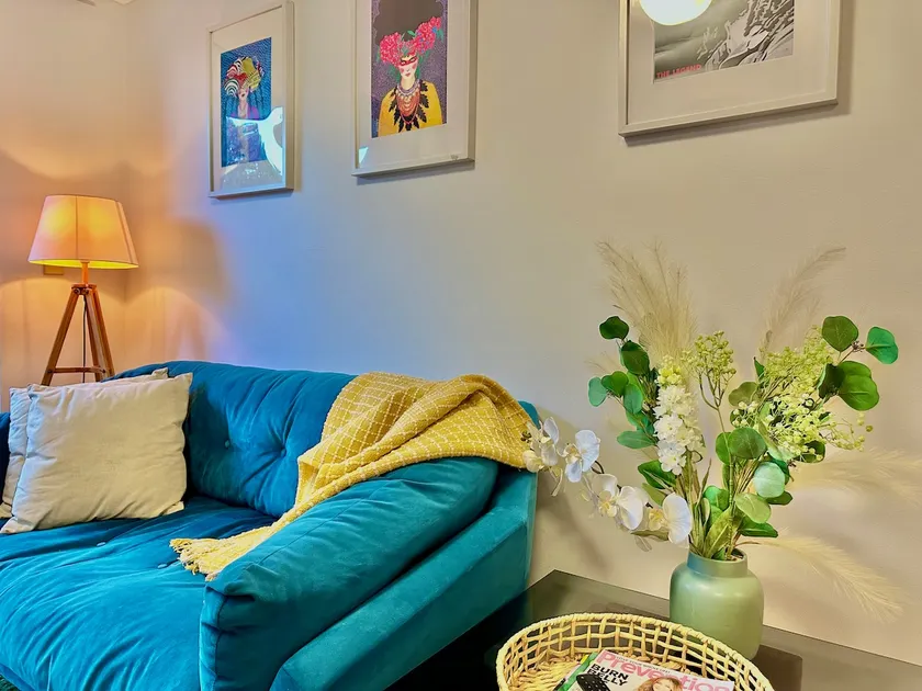 University Hall - Stylish 2BR APT Across from USYD - Image 1