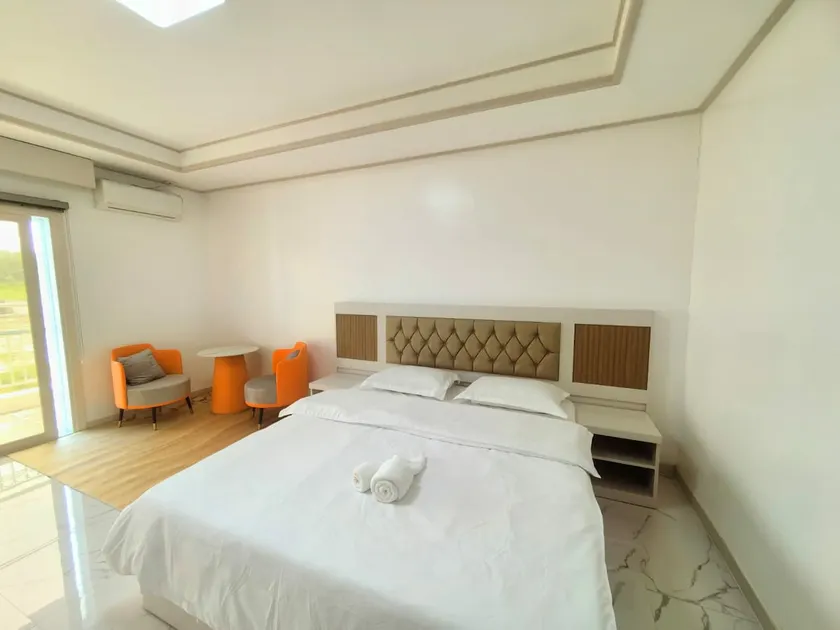OYUSTAY Clark condo near airport casino - Image 1