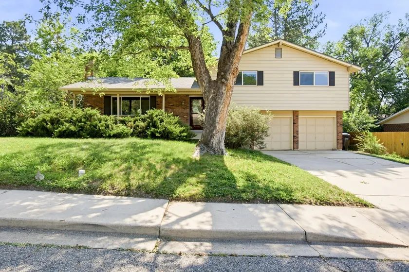 Spacious 3BR | Kids Playset + Toys | Mountain View - Image 1