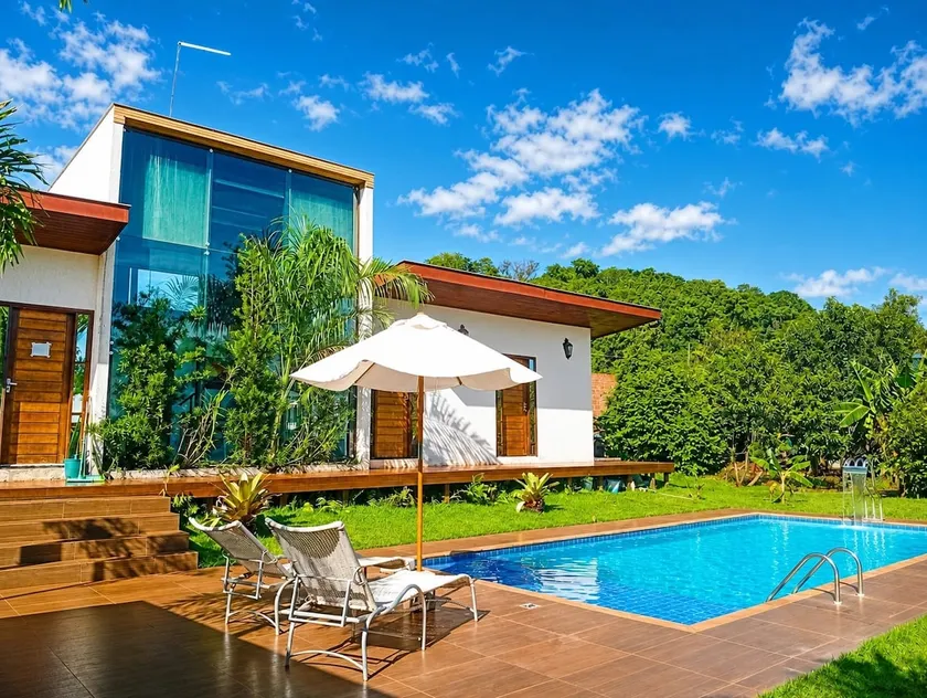 Cinema (projector), Nature and Pool! - Image 1
