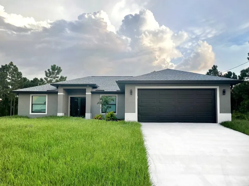 Deluxe Modern Home - Image 1
