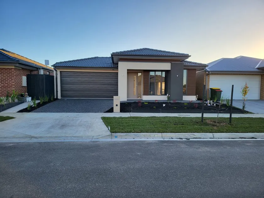 New home in Clyde fully furnished - Image 1