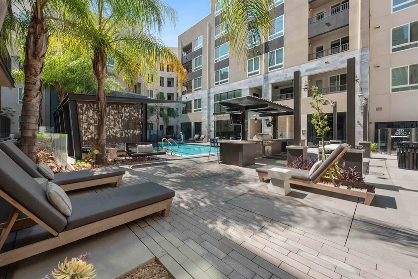 Lux apart/pool/gym/EV charger - Image 1