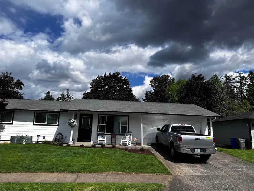 House on the Squire Village - Image 1
