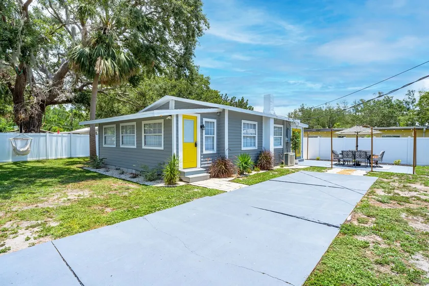 Nokomis & Siesta Key Sand Dollar Retreat - Image 1