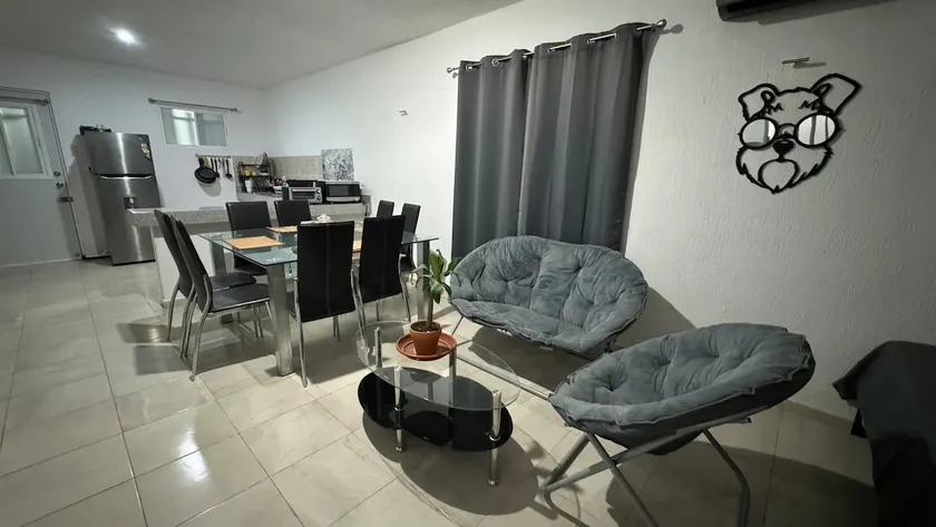 Entire house near airport - Image 1
