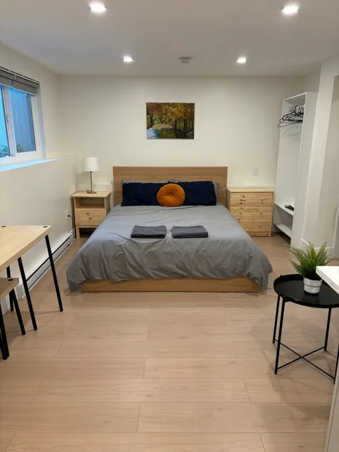 Private studio + parking - Image 1