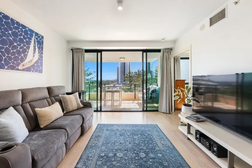 Mantra Broadbeach on the Park - Image 1