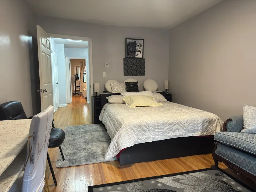 Spacious 2 Bedrooms | Parking | Close to Train/Bus - Image 1