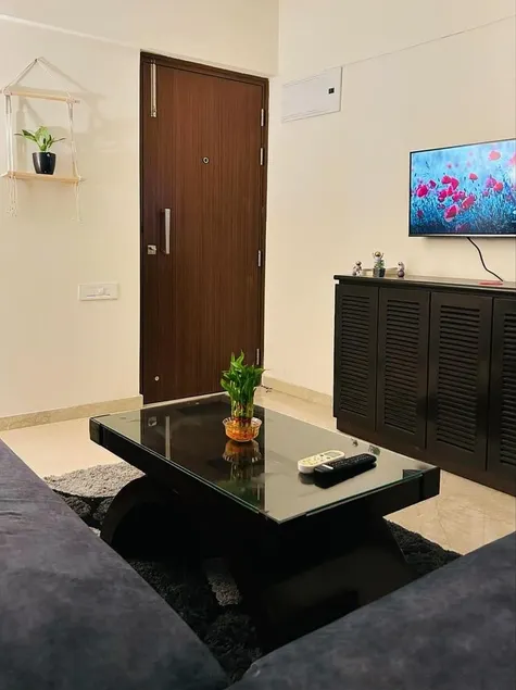 Cozy 1BHK | Opp Metro | Near Morgan Stanley, NESCO - Image 1