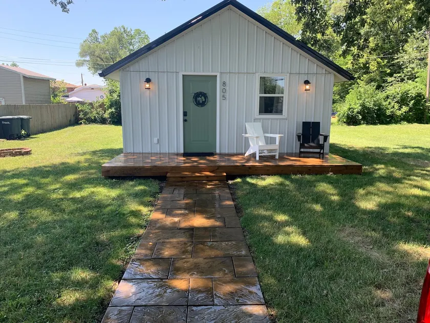 The Petite Retreat - Image 1