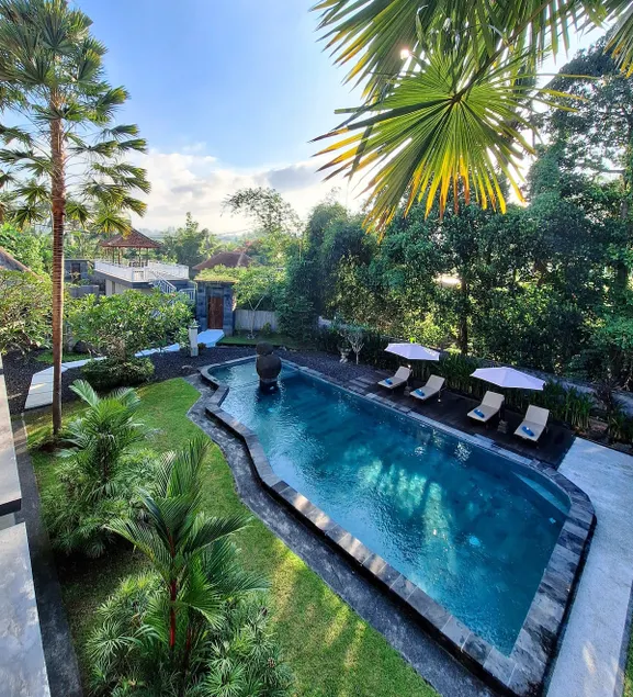 Spacious and comfortable private pool retreat - Image 1