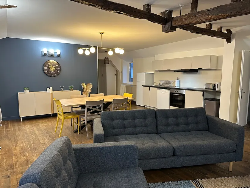 Between the Marais and the Cathedral, 85 m² - Image 1