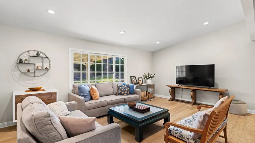 Modern 4BR Home - Private Yard - School Zone - Image 1