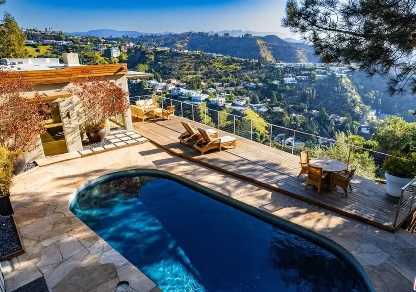 Secluded Luxury Retreat in LA - Image 1